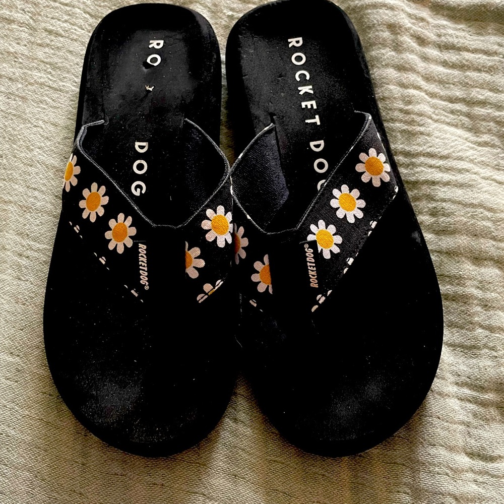 Rocket dog flip-flops